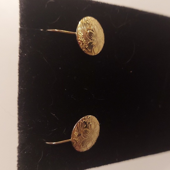 Vintage Gold Floral Medallion Earrings - Picture 2 of 7